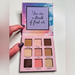 NWT 9 color eyeshadow palette, create day or nighttime looks!
